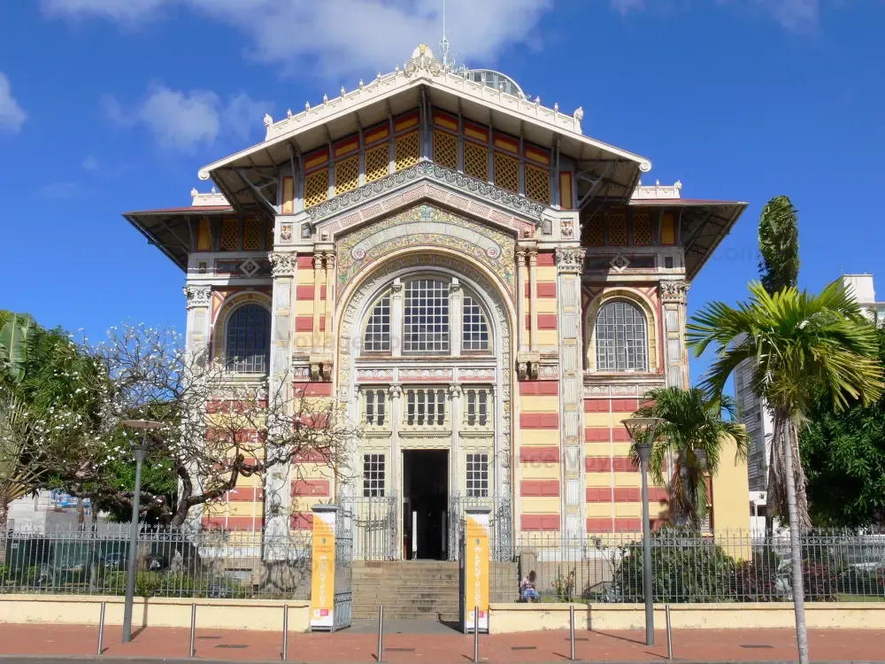 Biblioth&egrave;que Schoelcher de Fort-de-France vue de face, b&acirc;timent historique et embl&eacute;matique de la Martinique